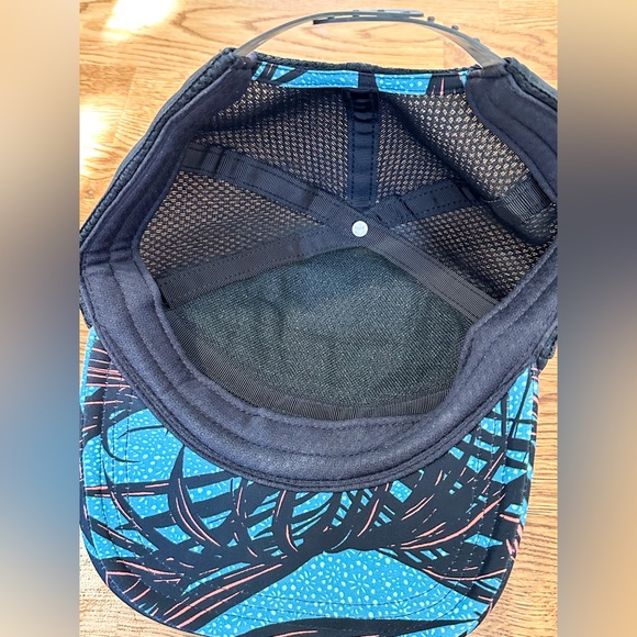 Lululemon🍋 Dash & Splash Swim Hat - Picture 5 of 8